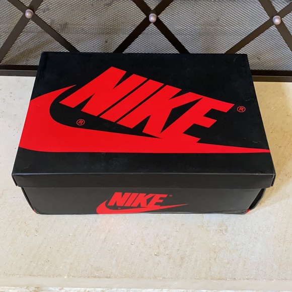 Air Jordan 1 Retro - Picture 2 of 16